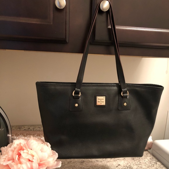 dooney and bourke black tote